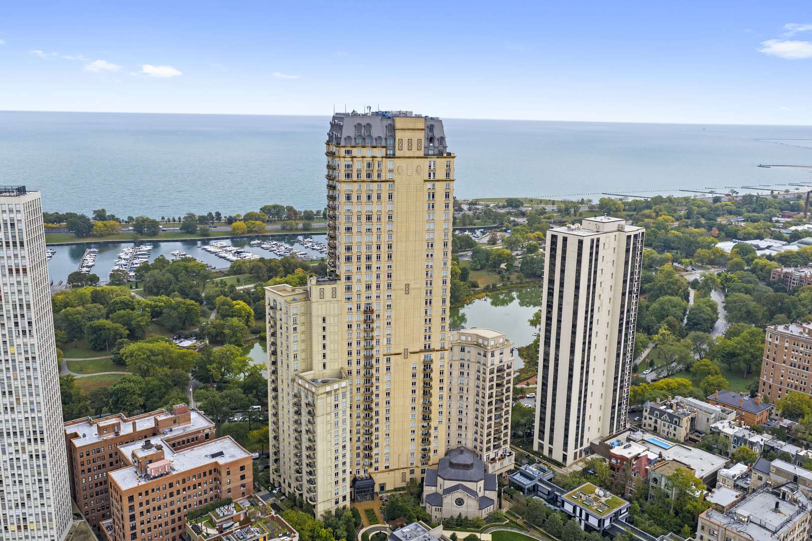 Chicago, IL 60614,2550 N Lakeview AVE #2103N