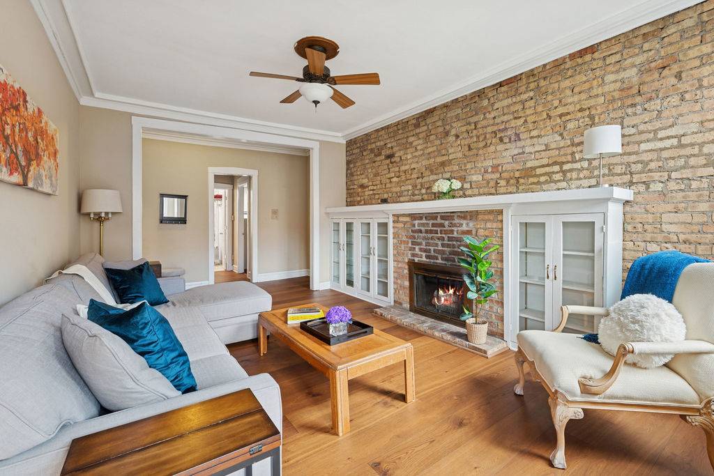 Chicago, IL 60657,747 W Brompton AVE #3