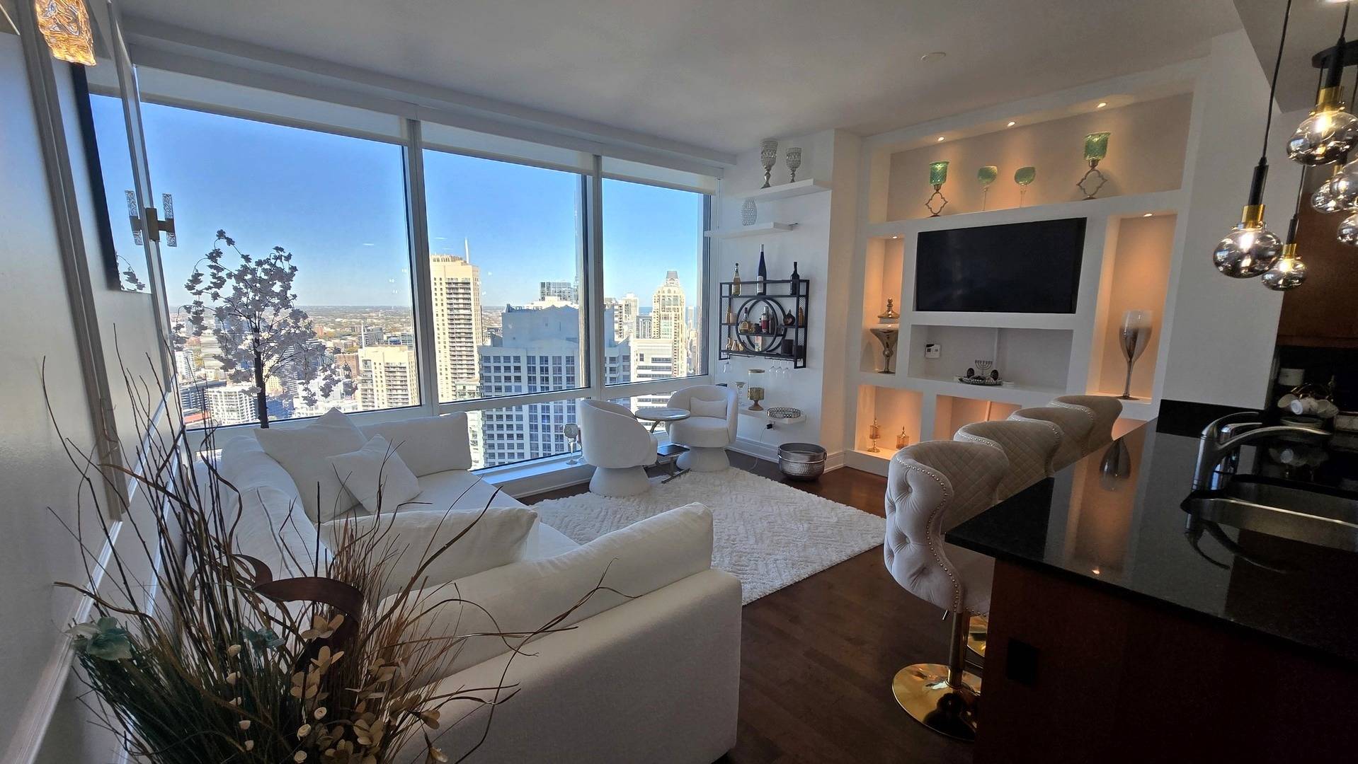 Chicago, IL 60611,401 N Wabash AVE #34E