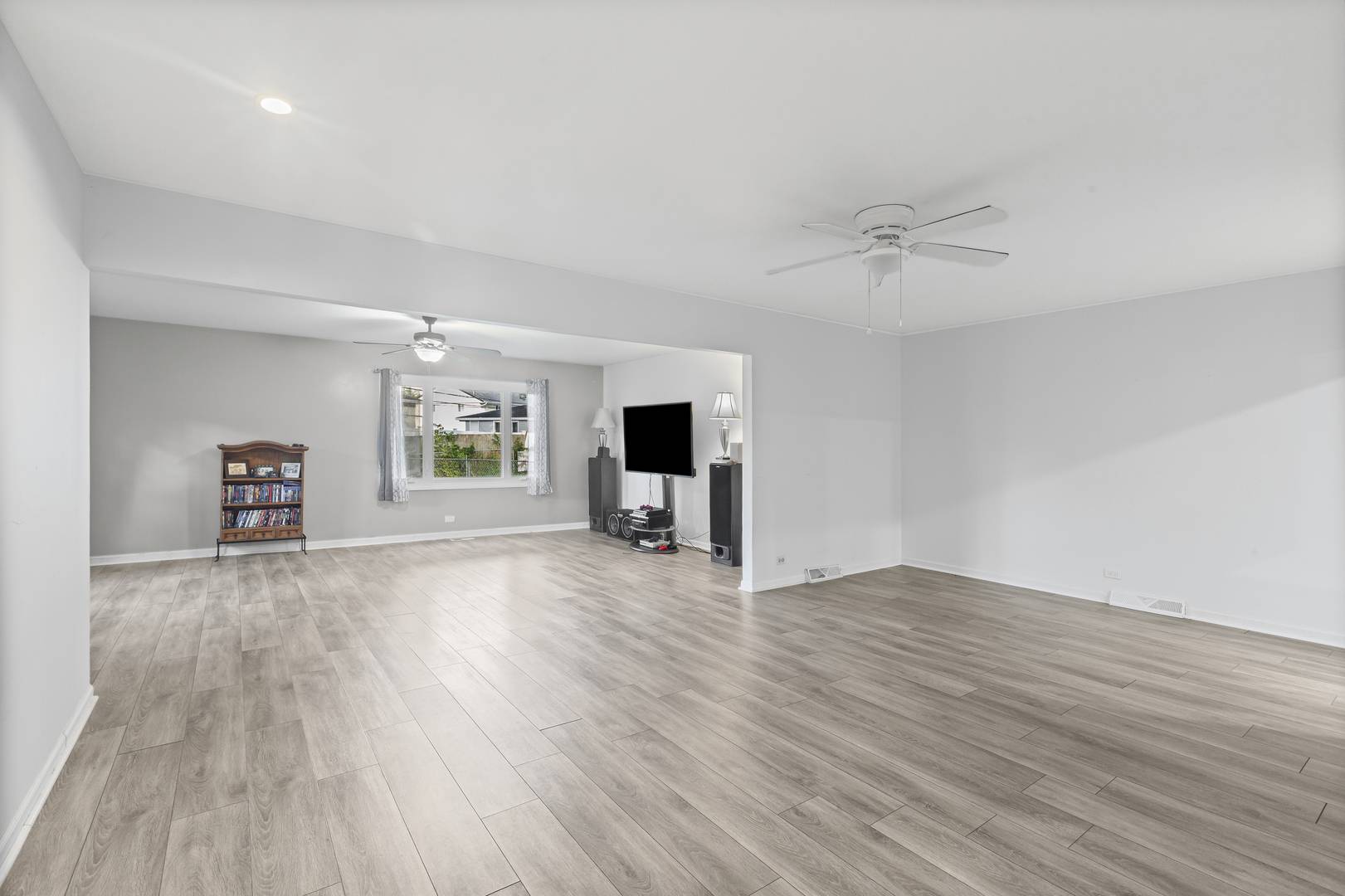 Woodridge, IL 60517,7664 Willow AVE