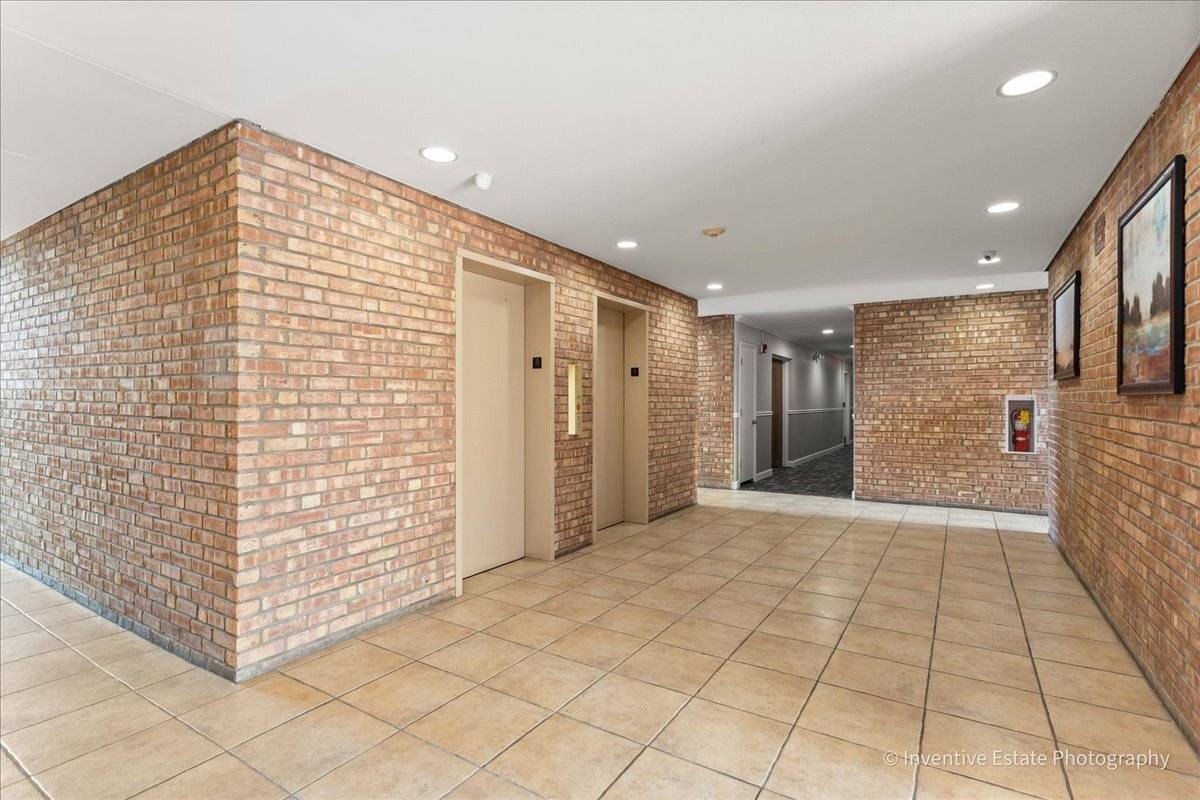 Lisle, IL 60532,Address not disclosed