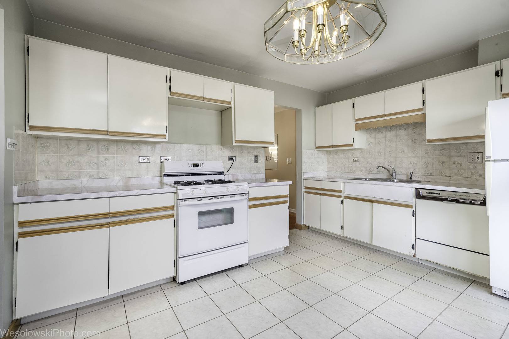 Mount Prospect, IL 60056,1822 W Catalpa LN