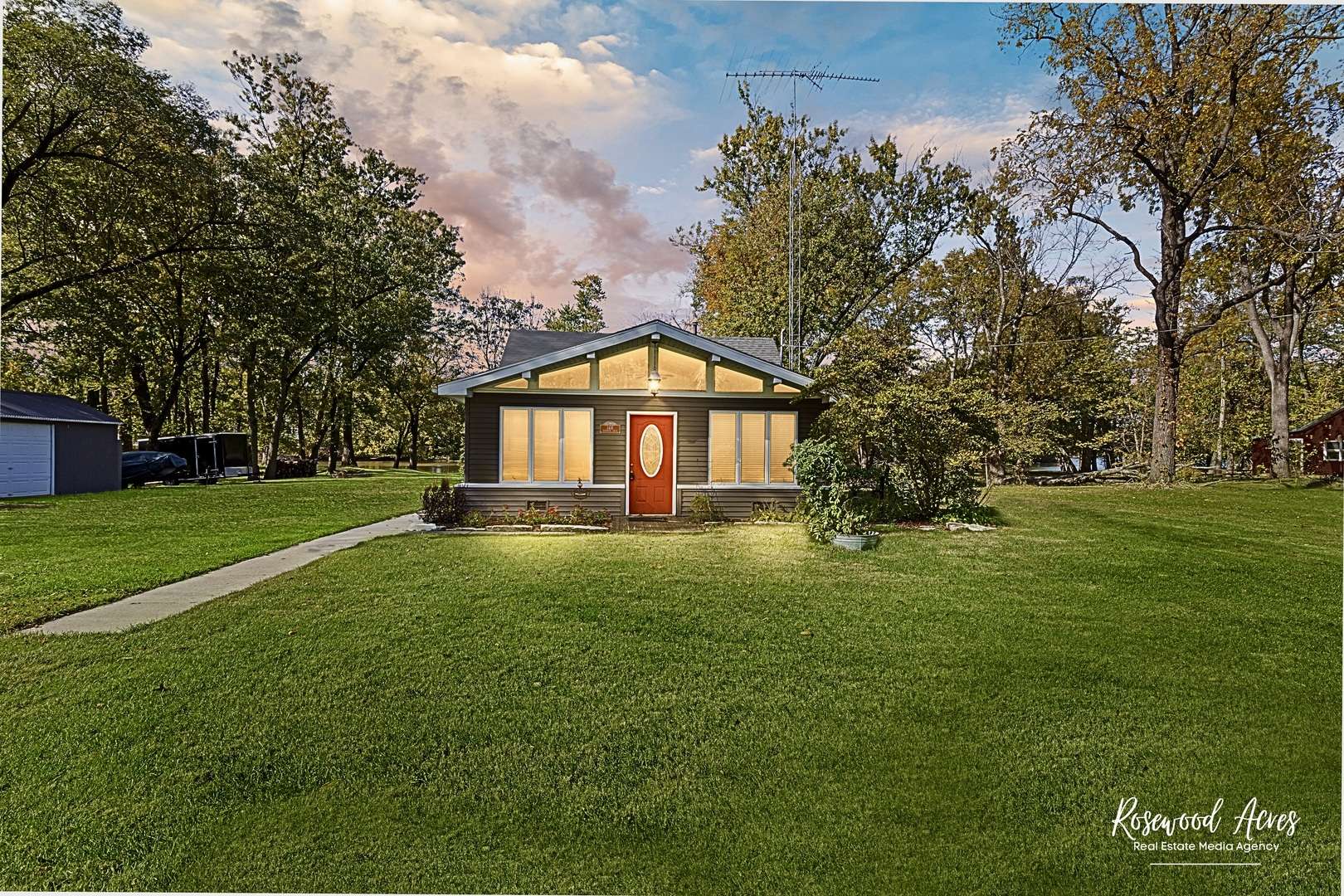 Momence, IL 60954,1416 N Riverside DR