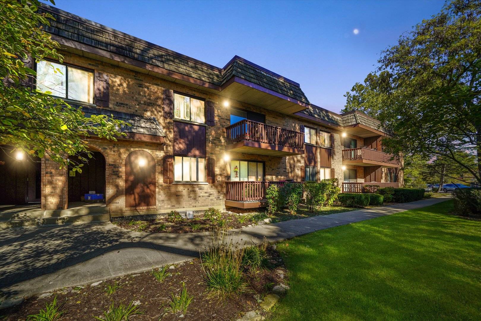 Downers Grove, IL 60516,7920 Woodglen LN #207