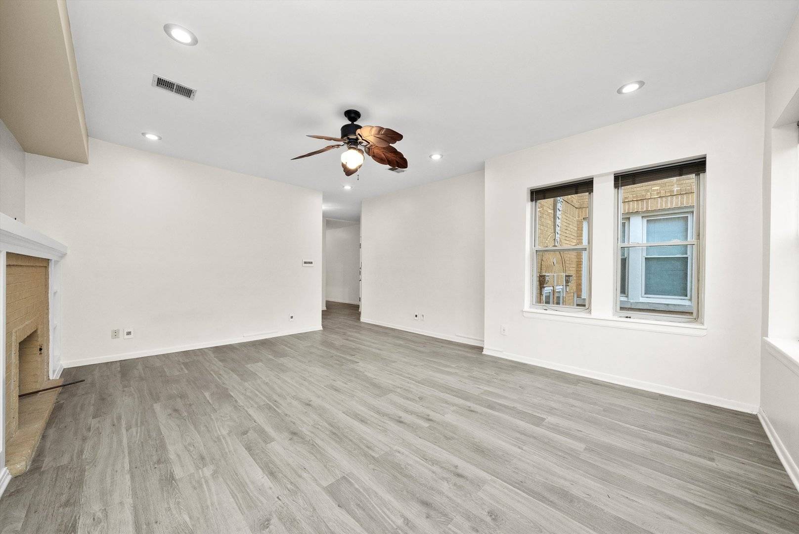 Chicago, IL 60645,2060 W Fargo AVE #3