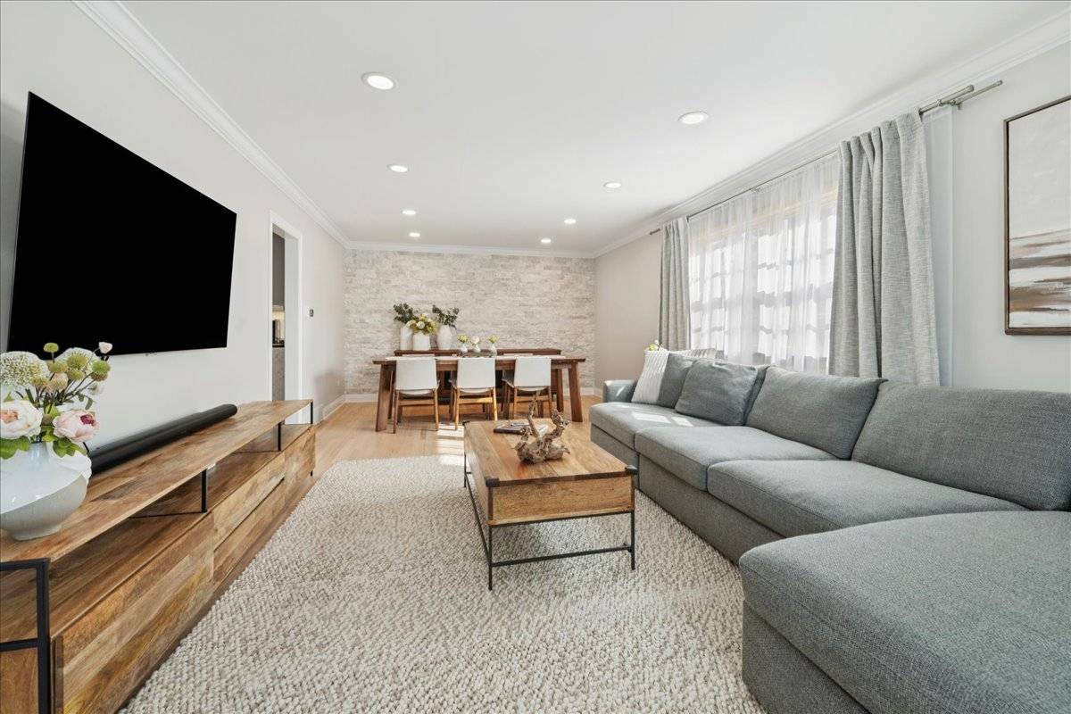 Arlington Heights, IL 60005,116 E Orchard ST