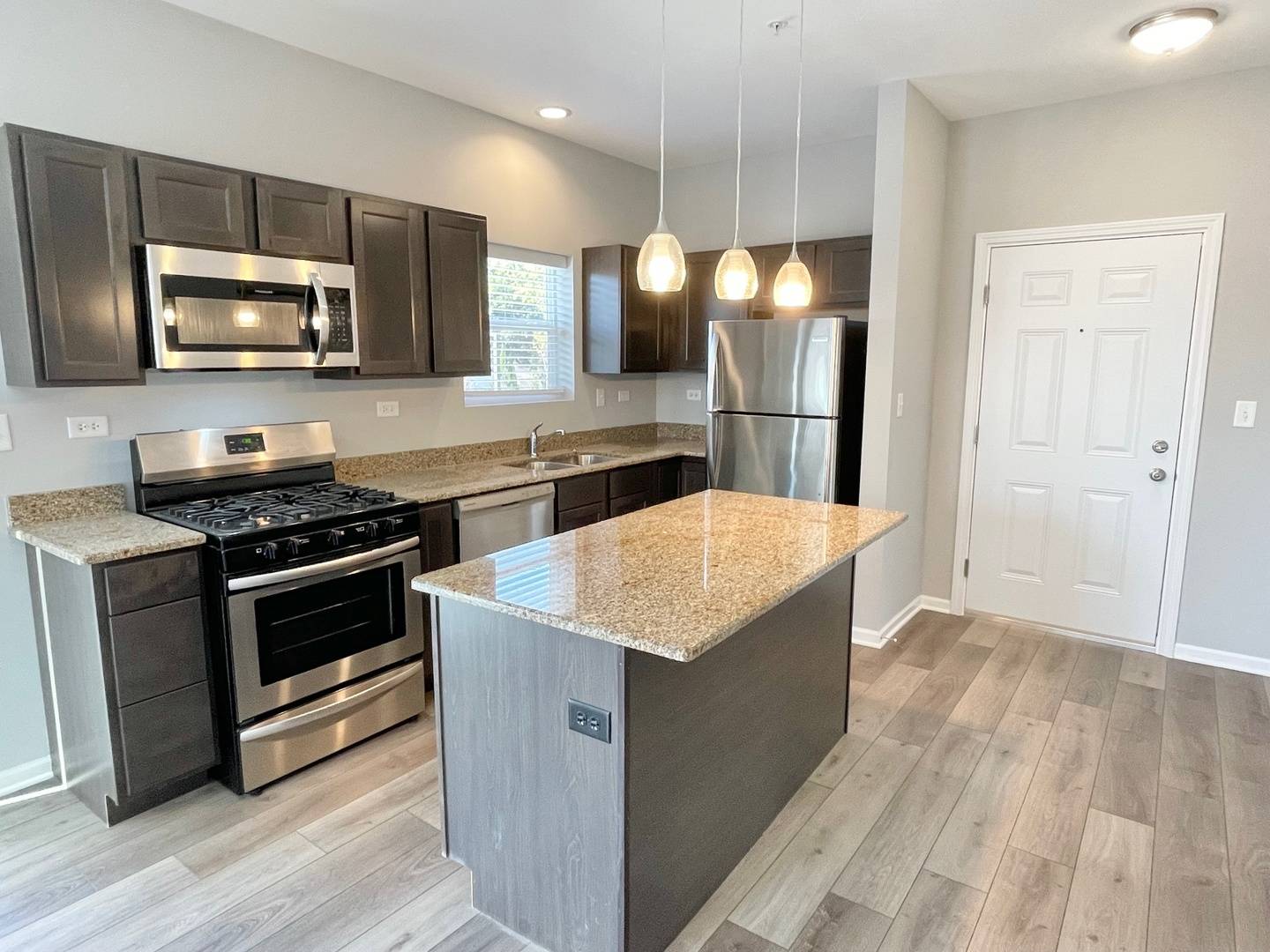 East Dundee, IL 60118,809 E Main ST #2A