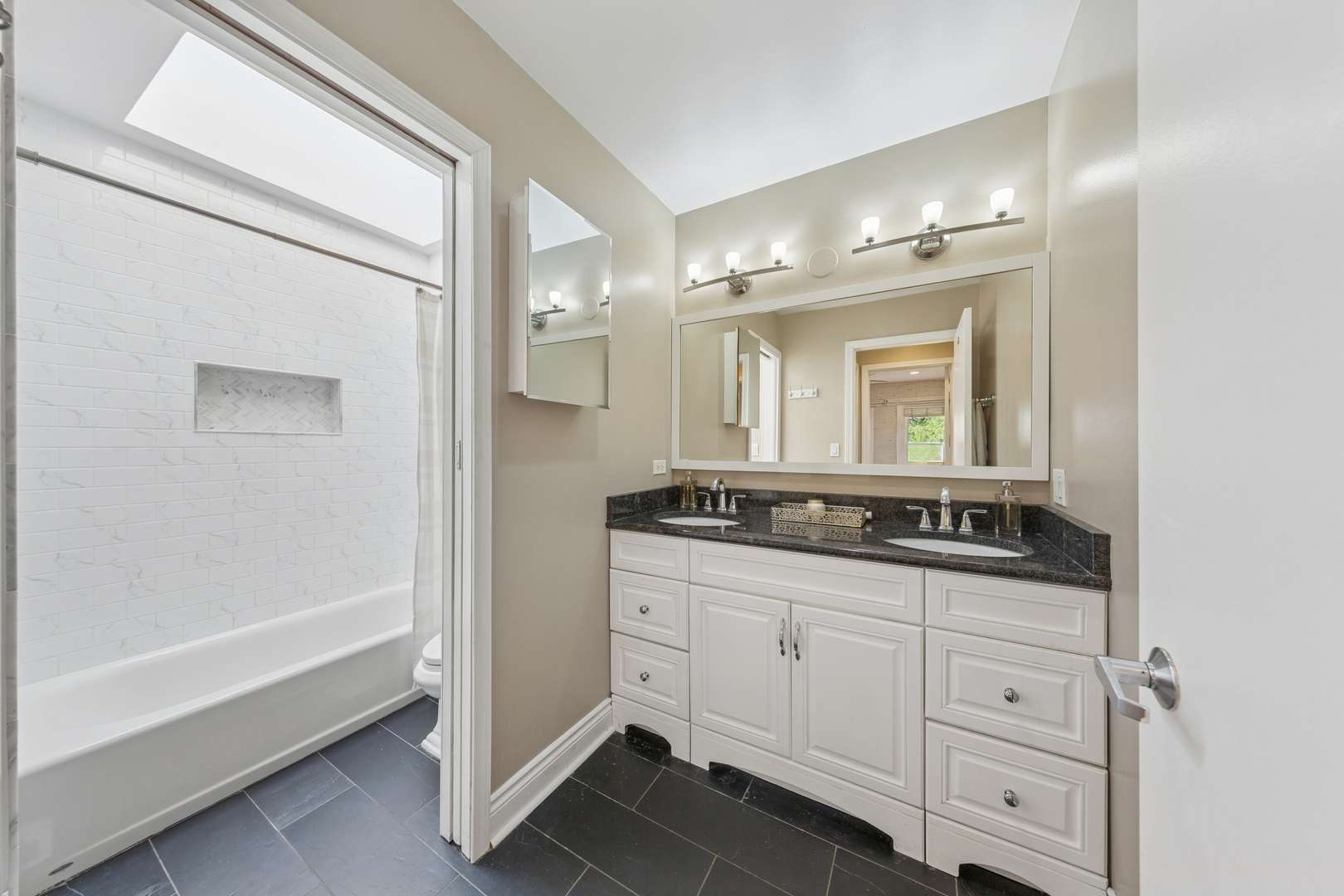 Chicago, IL 60614,1760 N Wells ST #2A