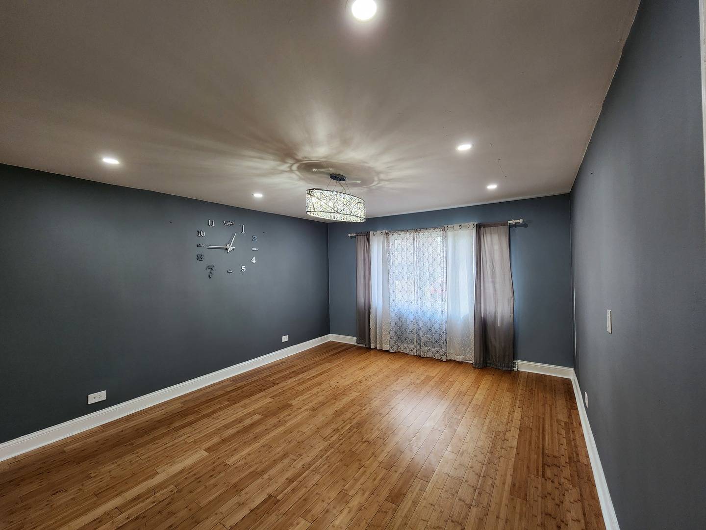 Des Plaines, IL 60016,9407 Ironwood LN