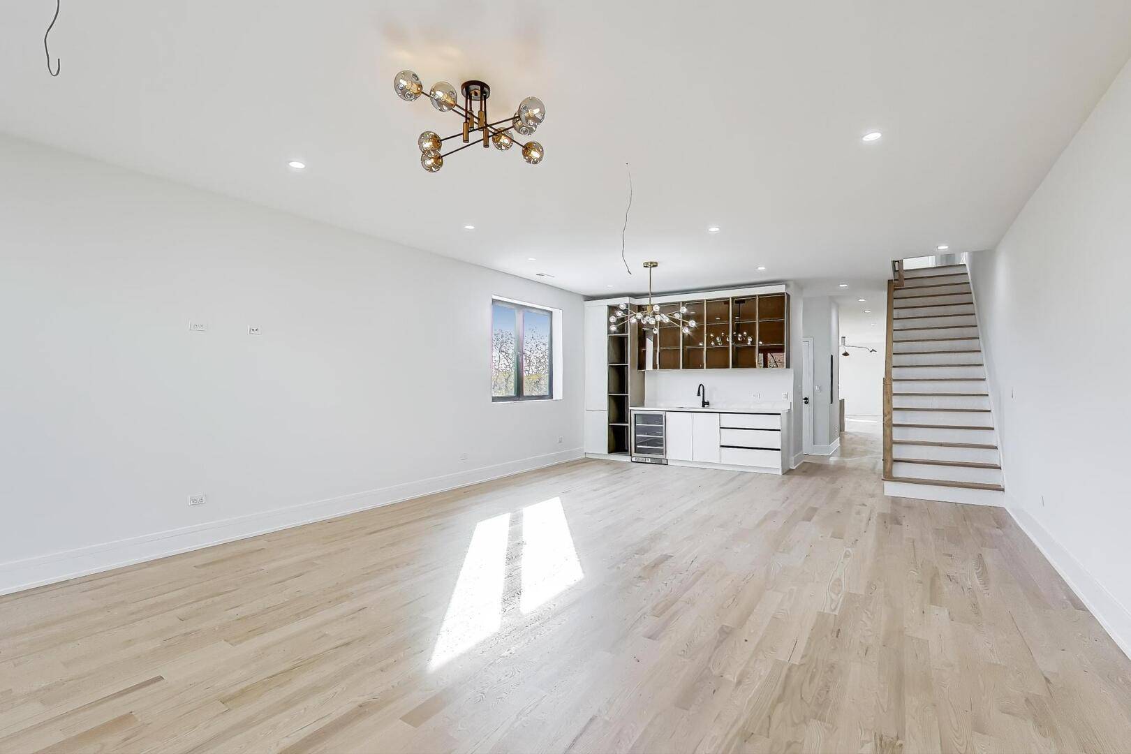 Chicago, IL 60625,2307 W Foster AVE #3