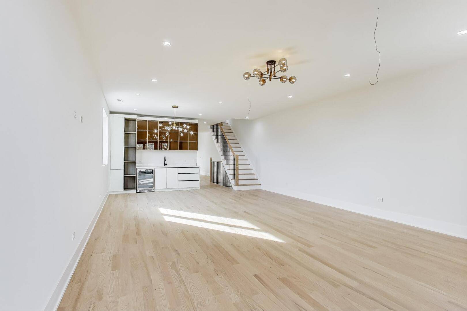 Chicago, IL 60625,2307 W Foster AVE #1