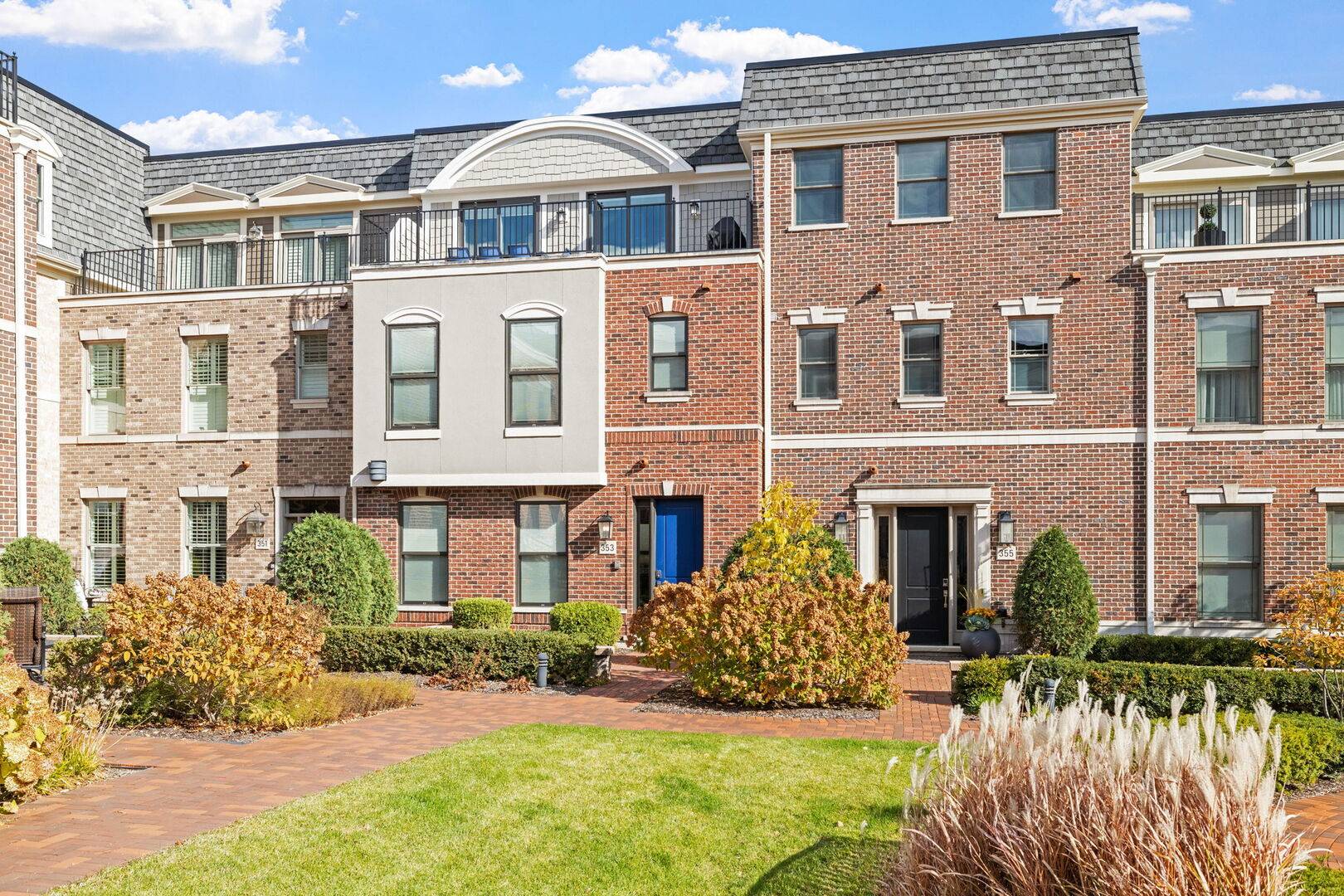 Wheaton, IL 60187,353 E Liberty DR