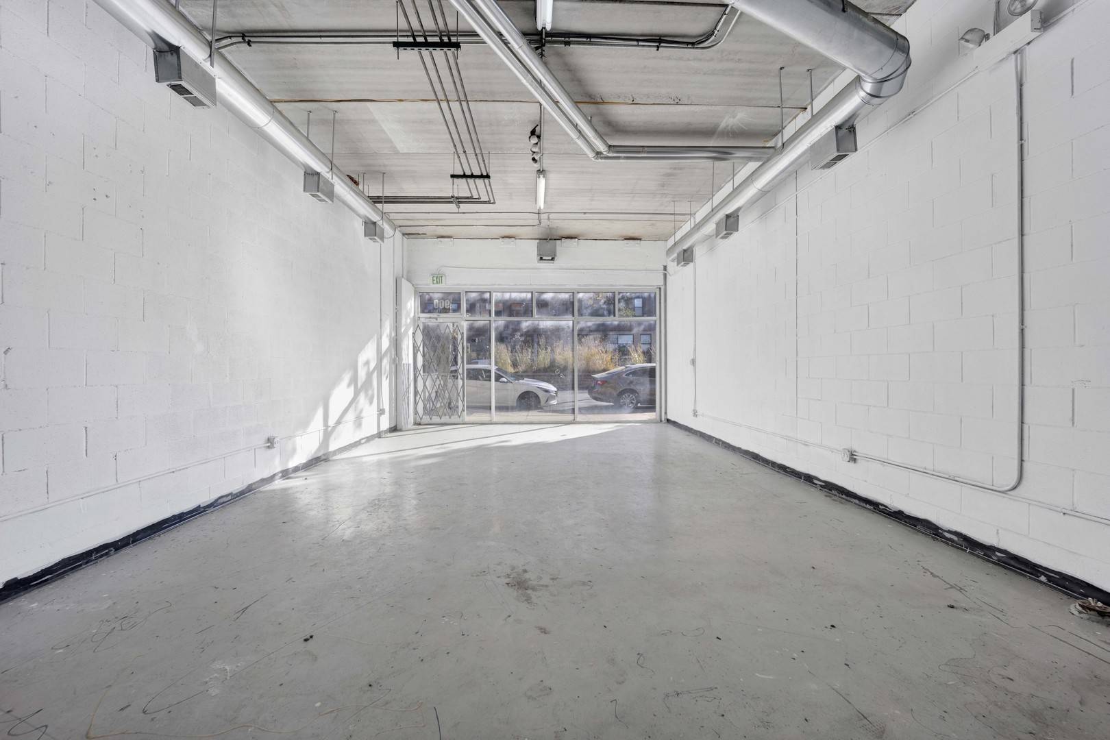 Chicago, IL 60612,900 S Western AVE #1S