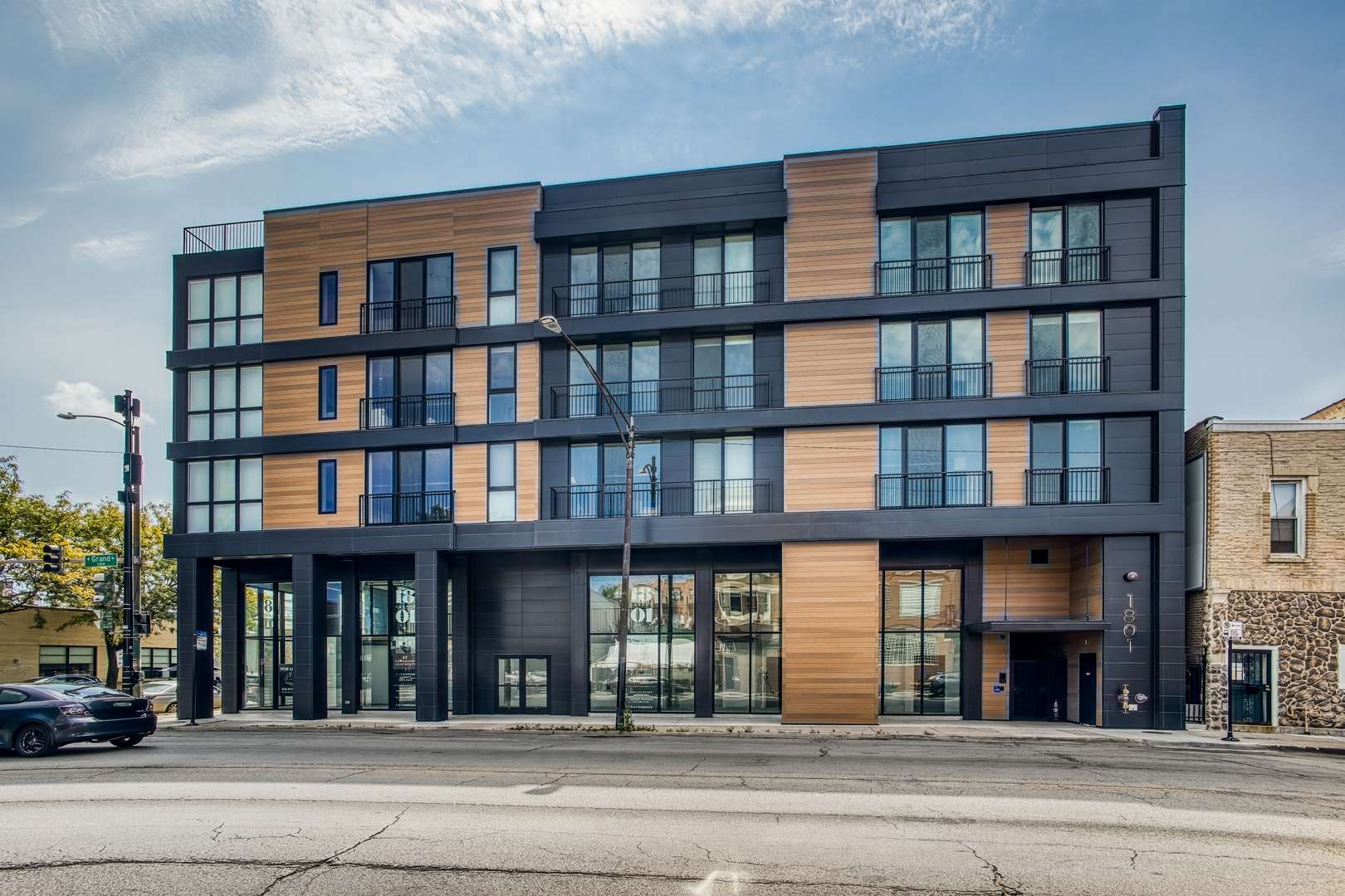 Chicago, IL 60622,1801 W Grand AVE #202