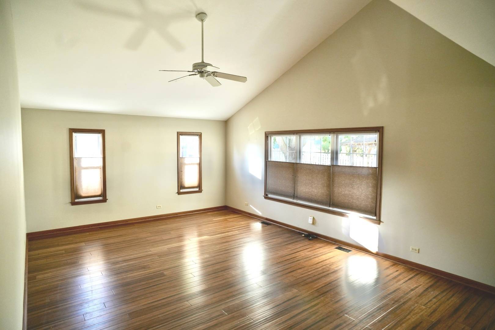 South Elgin, IL 60177,784 Medford DR