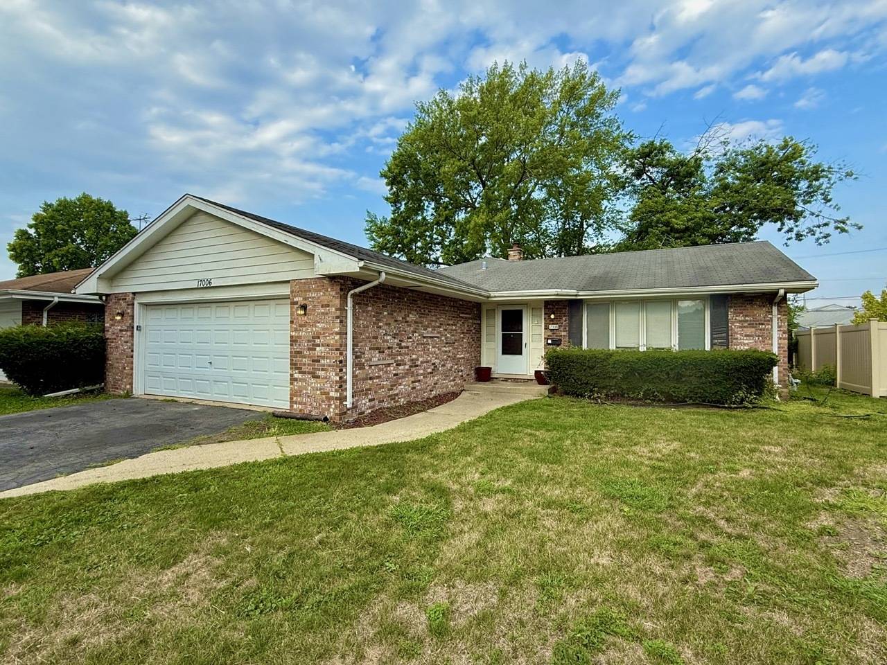 South Holland, IL 60473,17006 University AVE