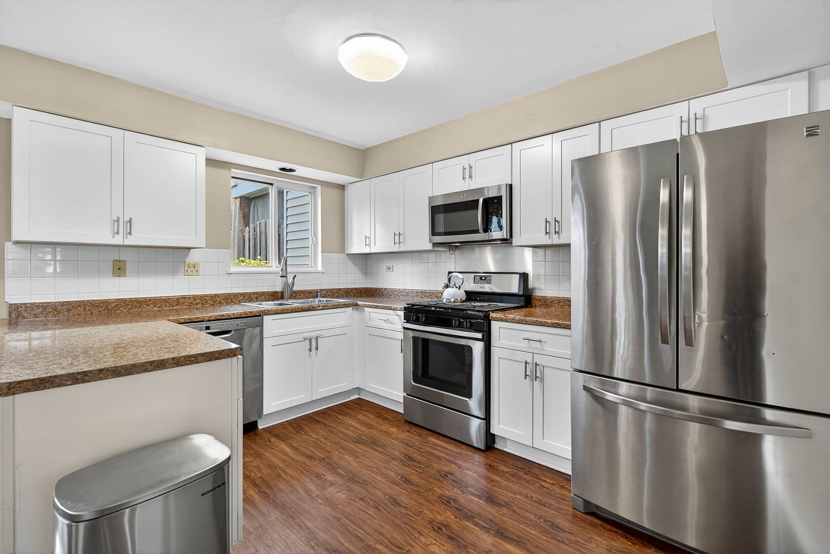 Mundelein, IL 60060,208 Bingham CIR