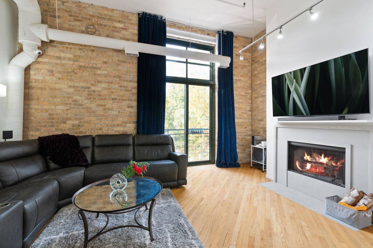 Evanston, IL 60202,601 Linden PL #116