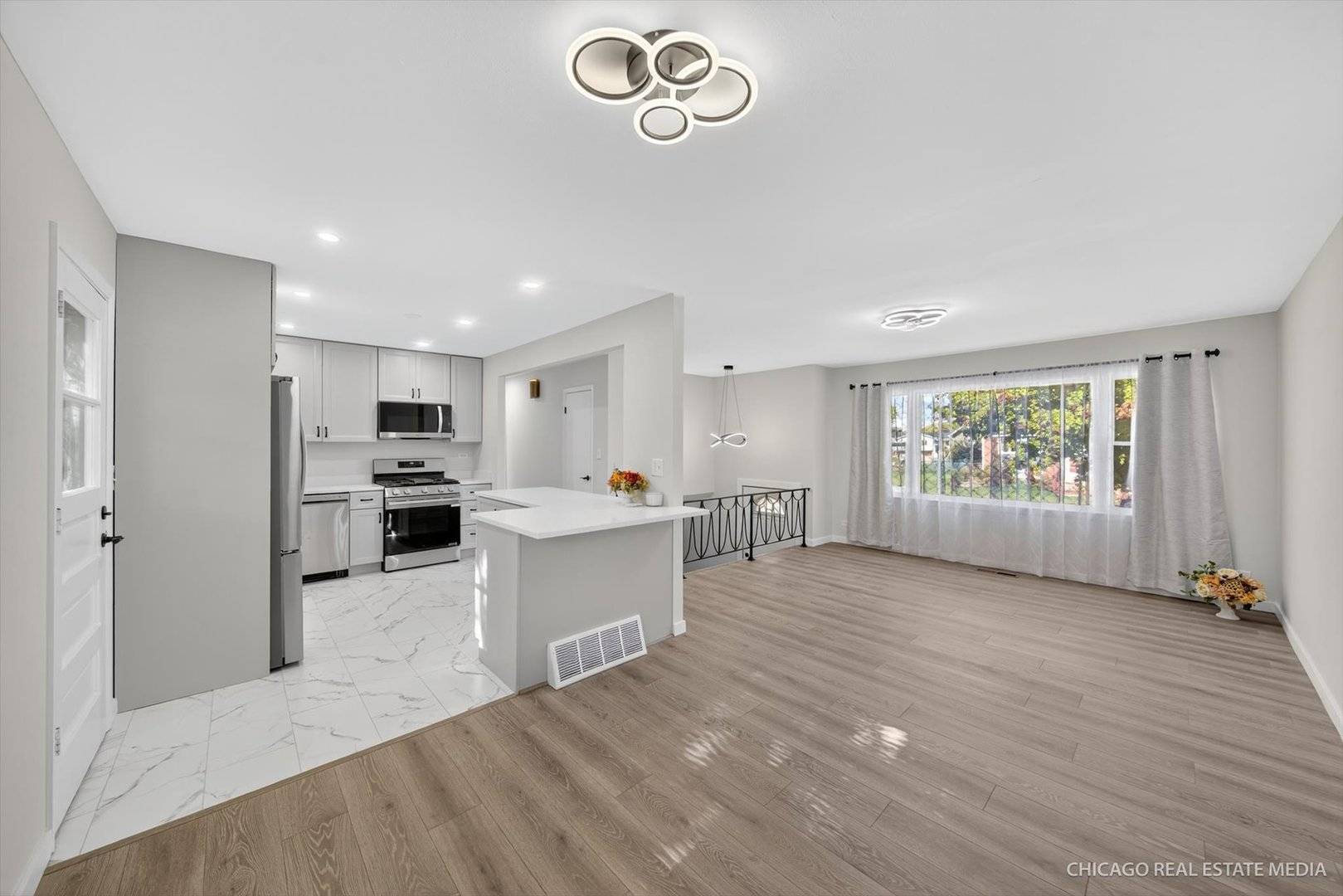 Woodridge, IL 60517,2211 Birchwood Pkwy