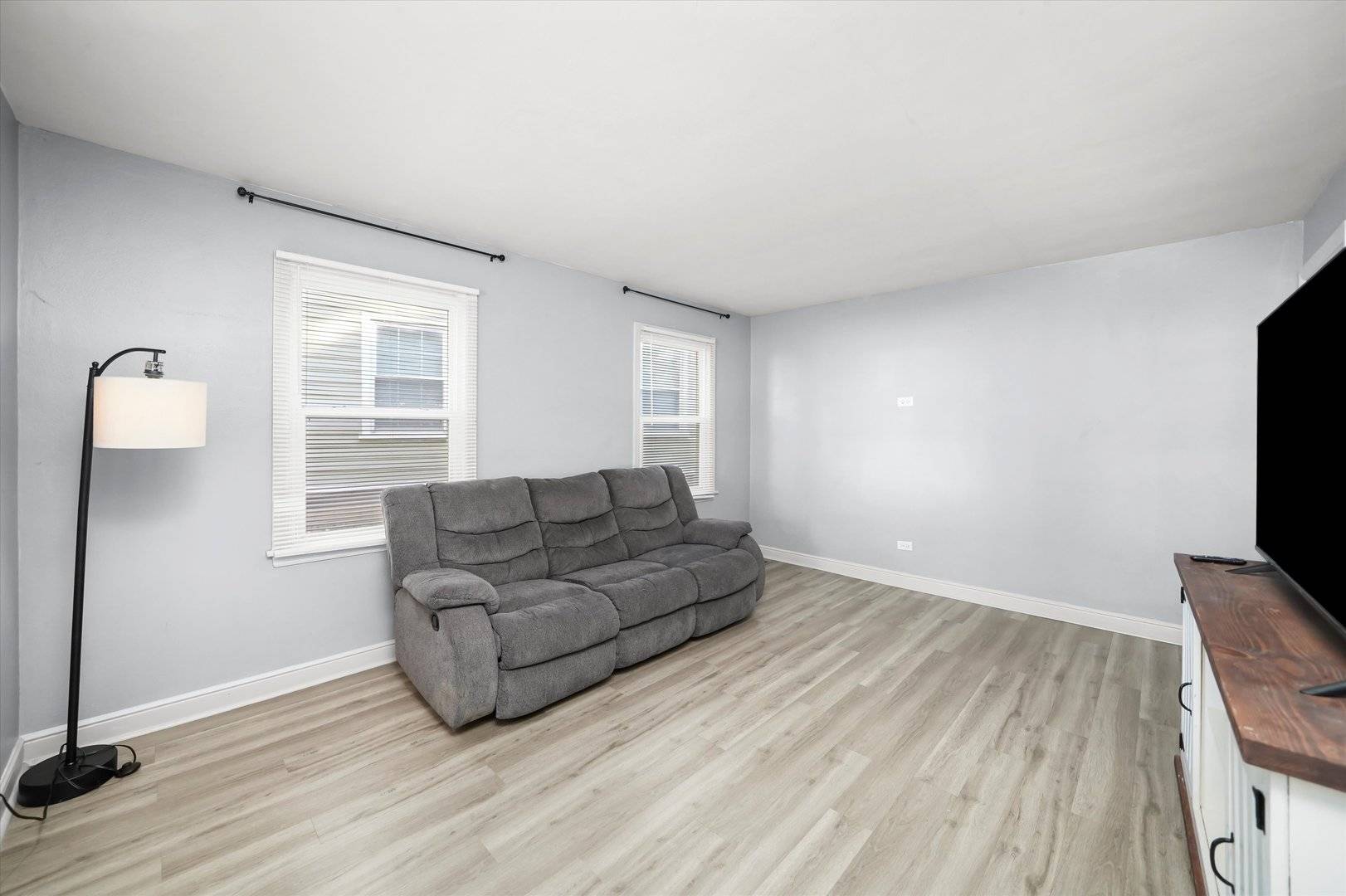 Elgin, IL 60123,487 MILLER DR