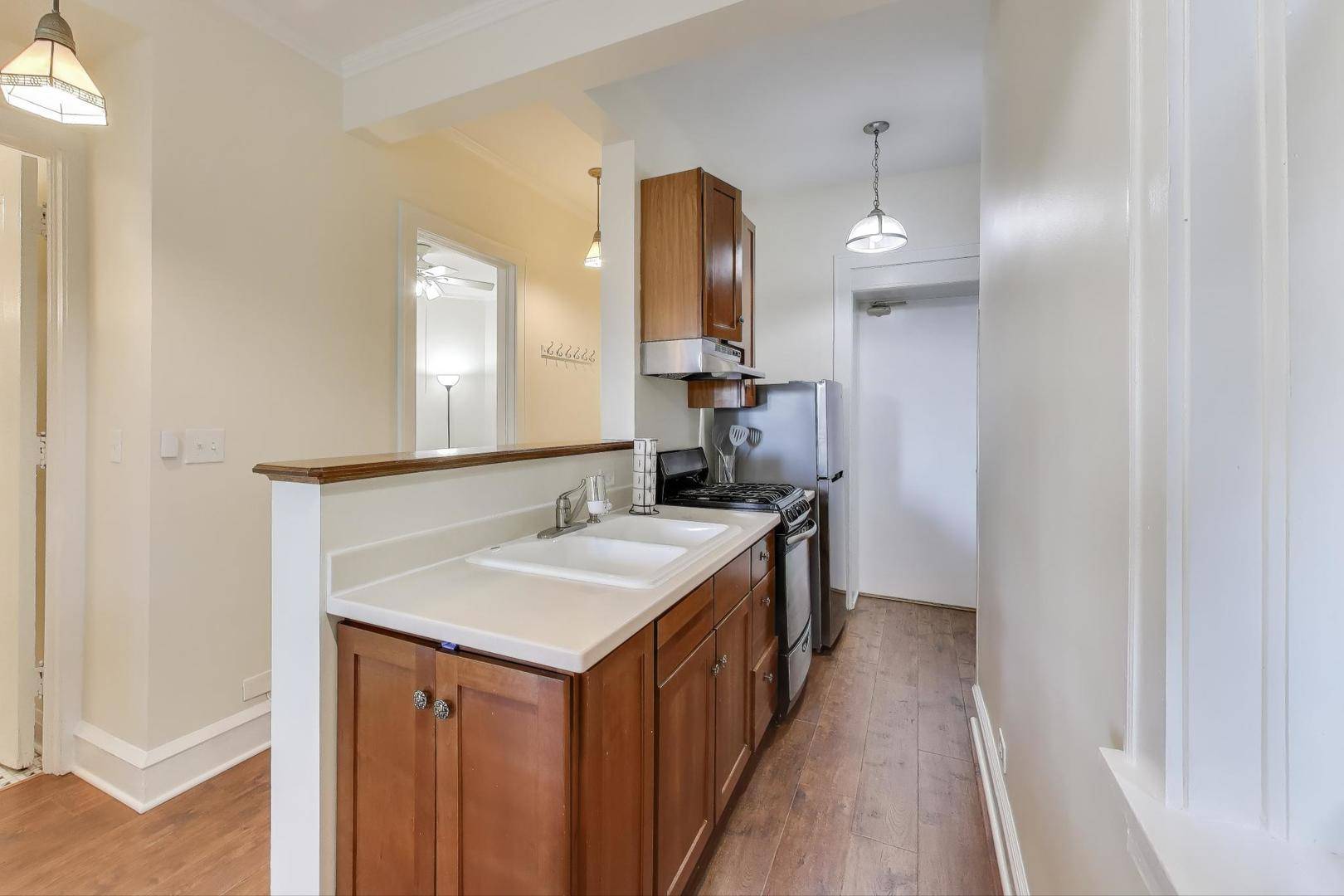 Chicago, IL 60615,1633 E Hyde Park BLVD #2D