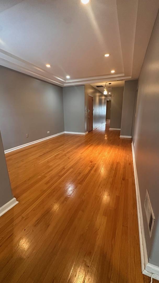 Chicago, IL 60649,6714 S Chappel AVE #2