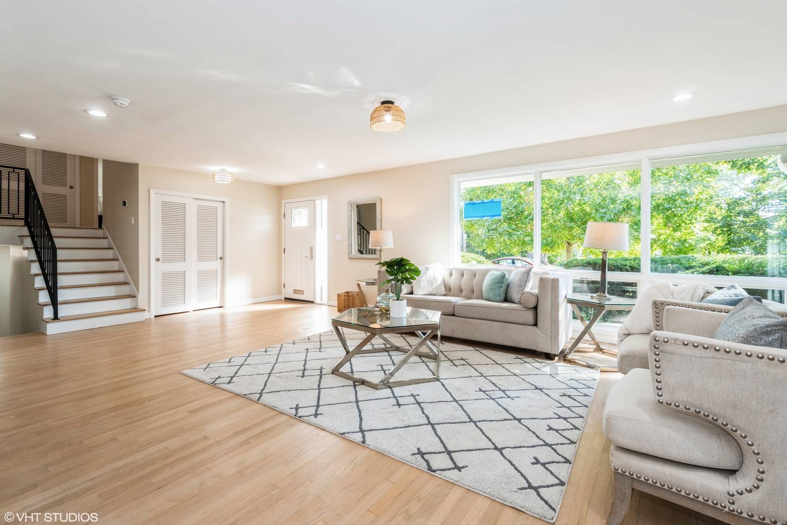 Wilmette, IL 60091,725 Locust RD