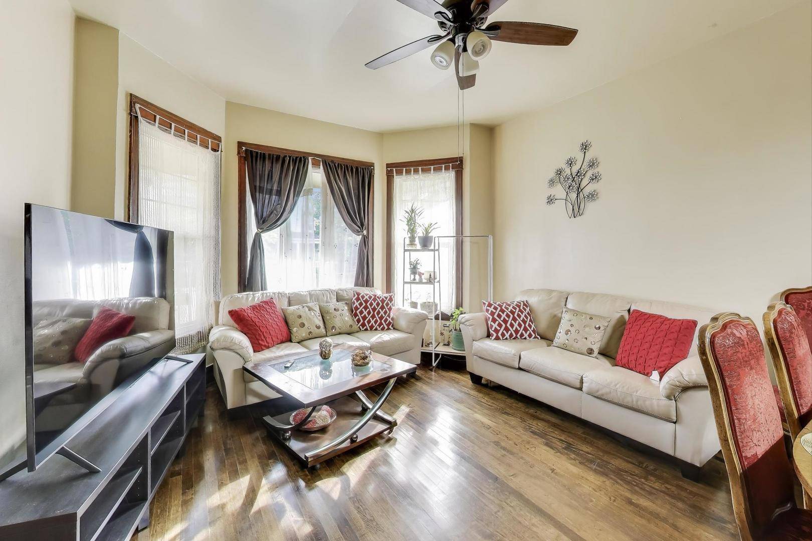 Chicago, IL 60625,Address not disclosed