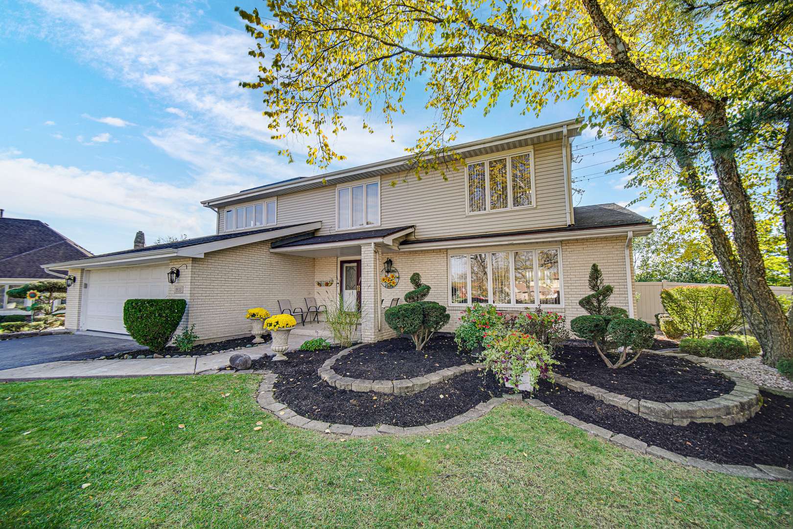 Flossmoor, IL 60422,1833 Pheasant CT