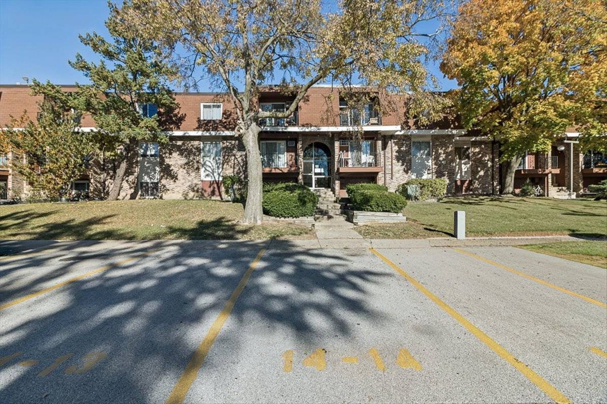 Hoffman Estates, IL 60169,620 Mesa DR #310