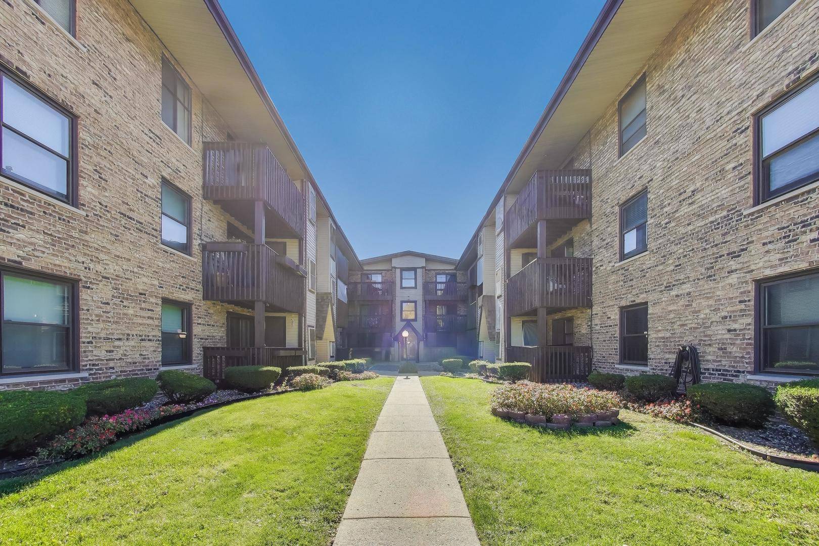 Chicago, IL 60629,4553 W 56th ST #305