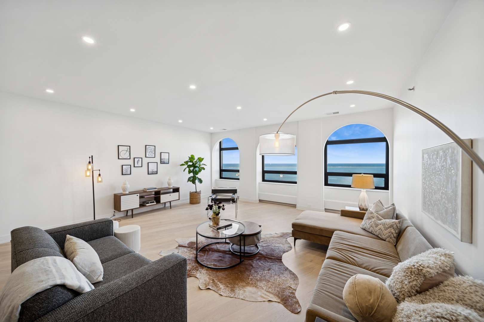 Chicago, IL 60611,680 N Lake Shore DR #604