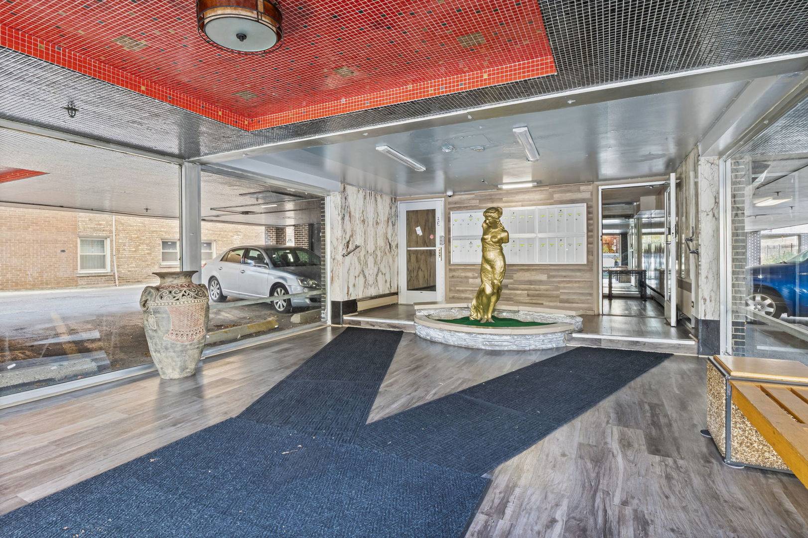 Chicago, IL 60645,7540 N Ridge BLVD #5D