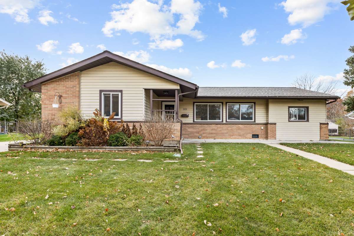 Elk Grove Village, IL 60007,940 Victoria LN