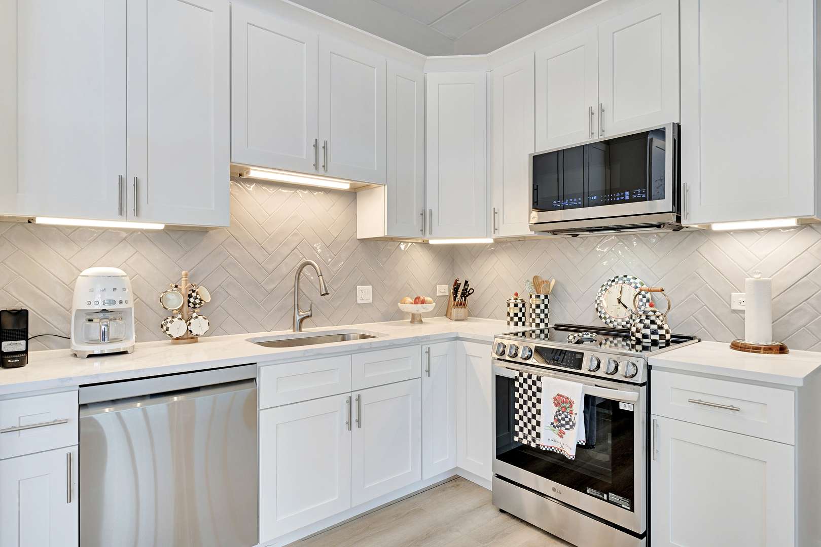 Chicago, IL 60661,650 W Wayman ST #508