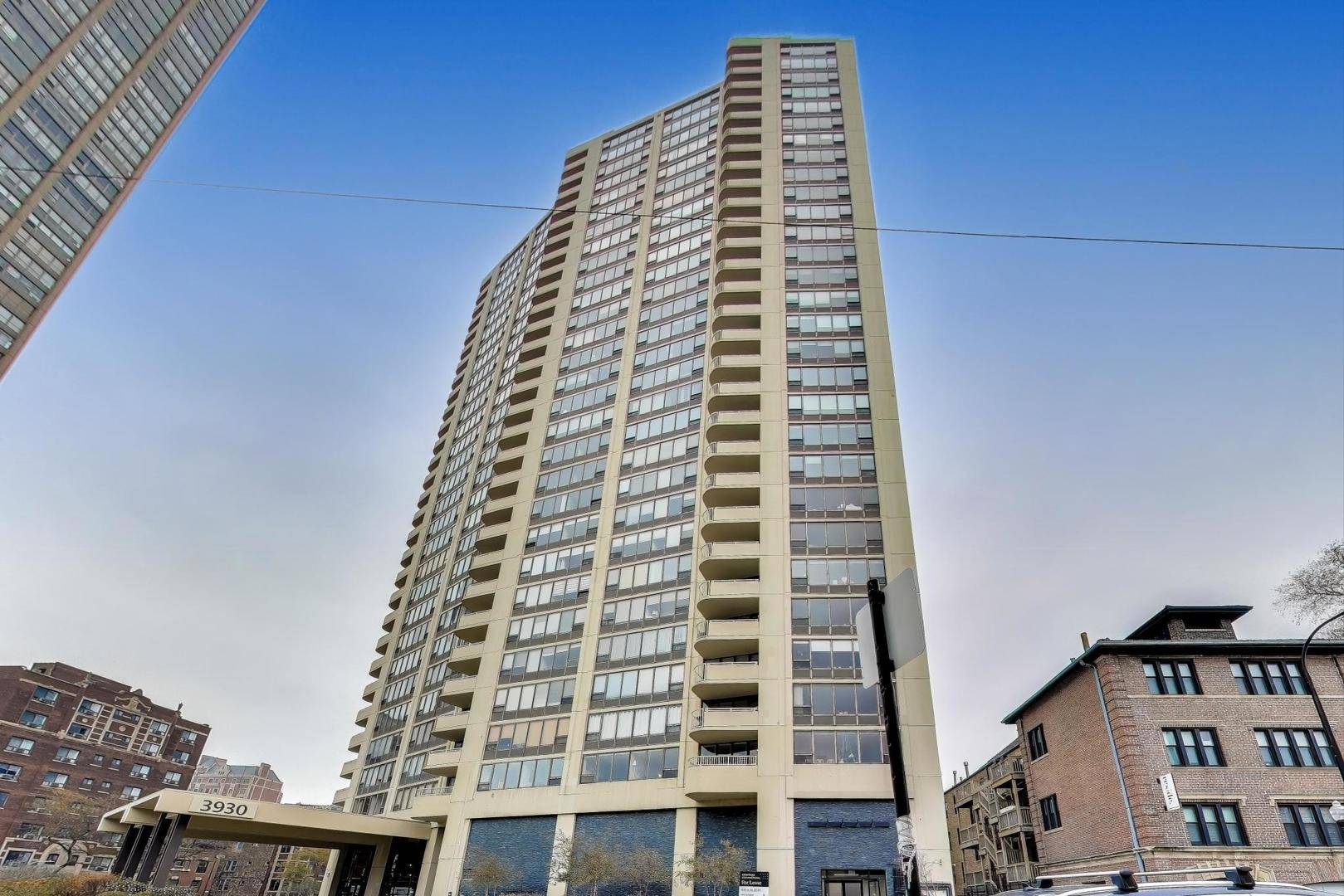 Chicago, IL 60613,3930 N Pine Grove AVE #2912