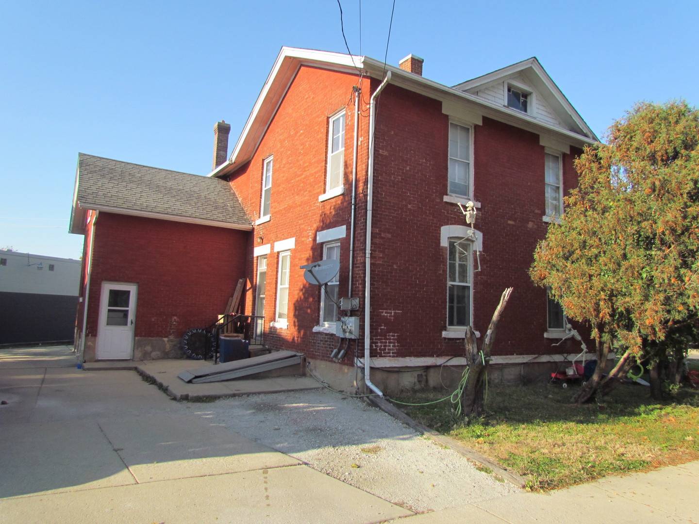 Aurora, IL 60506,310-312 Prairie ST