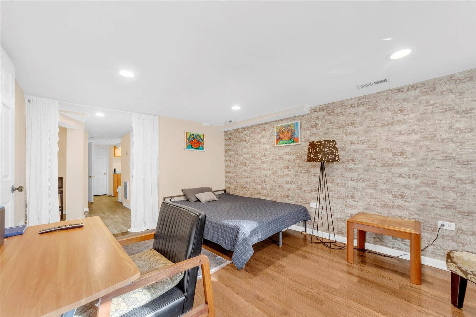 Chicago, IL 60622,2212 W Iowa ST #G