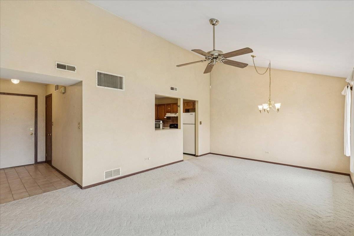 Mchenry, IL 60050,419 N Thornwood DR #A