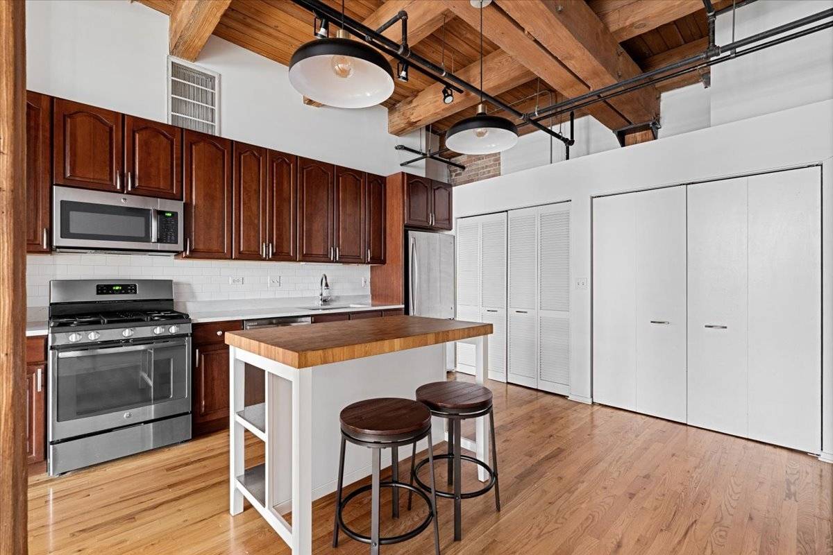 Chicago, IL 60661,625 W Jackson BLVD #313