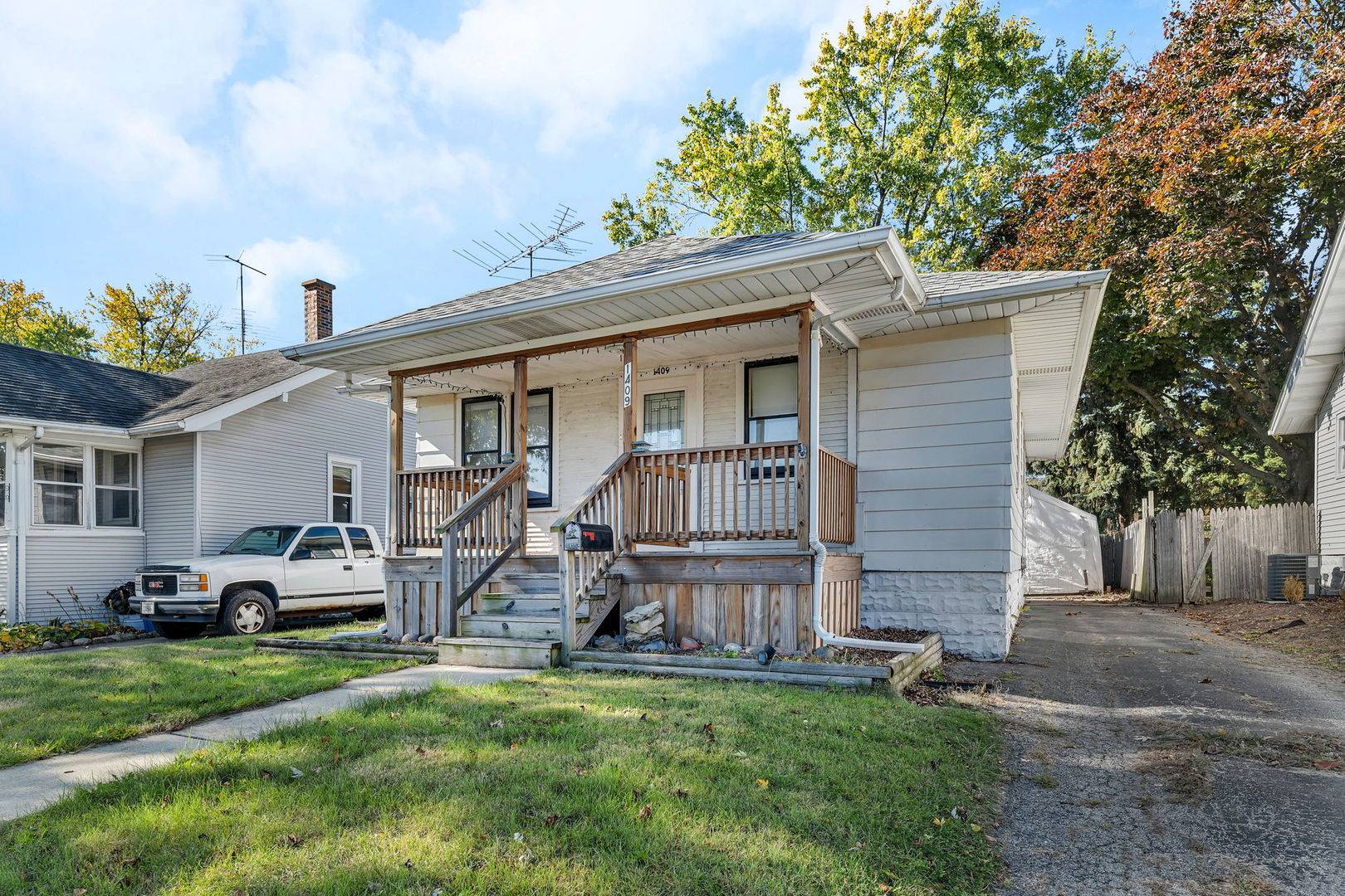 Joliet, IL 60435,1409 N Raynor AVE