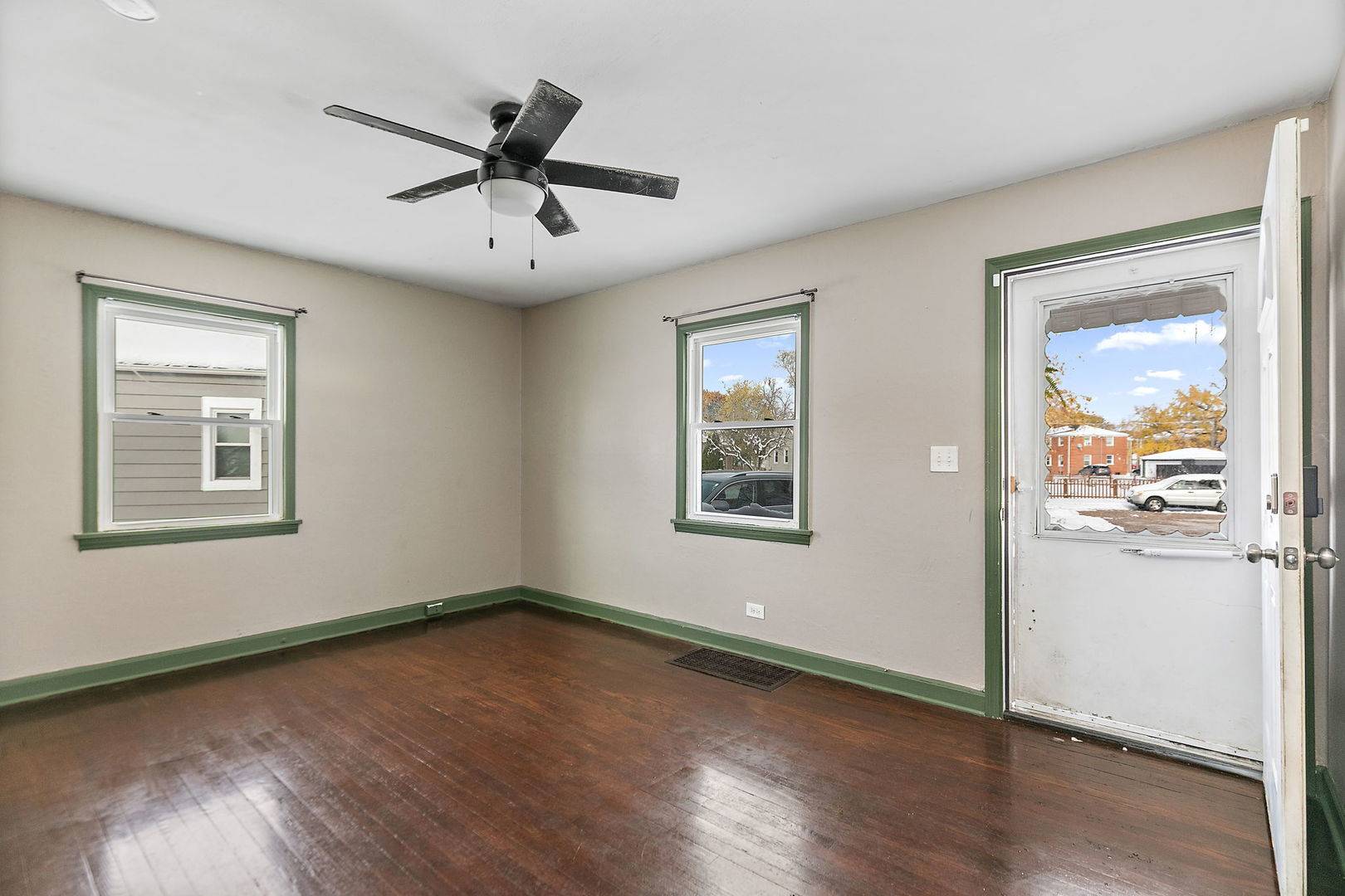 Waukegan, IL 60085,1105 Woodlawn CIR