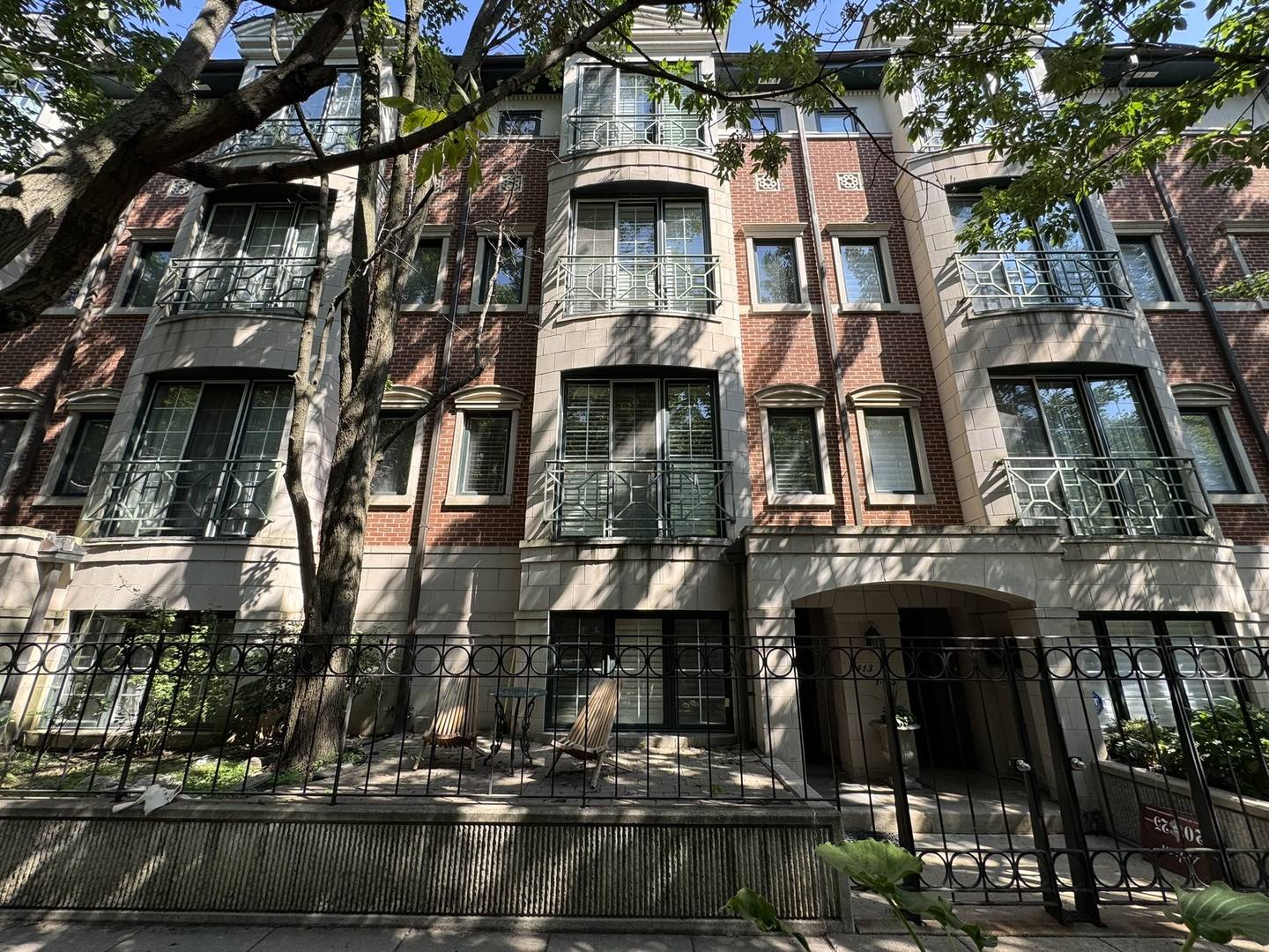 Chicago, IL 60605,1413 S Prairie AVE