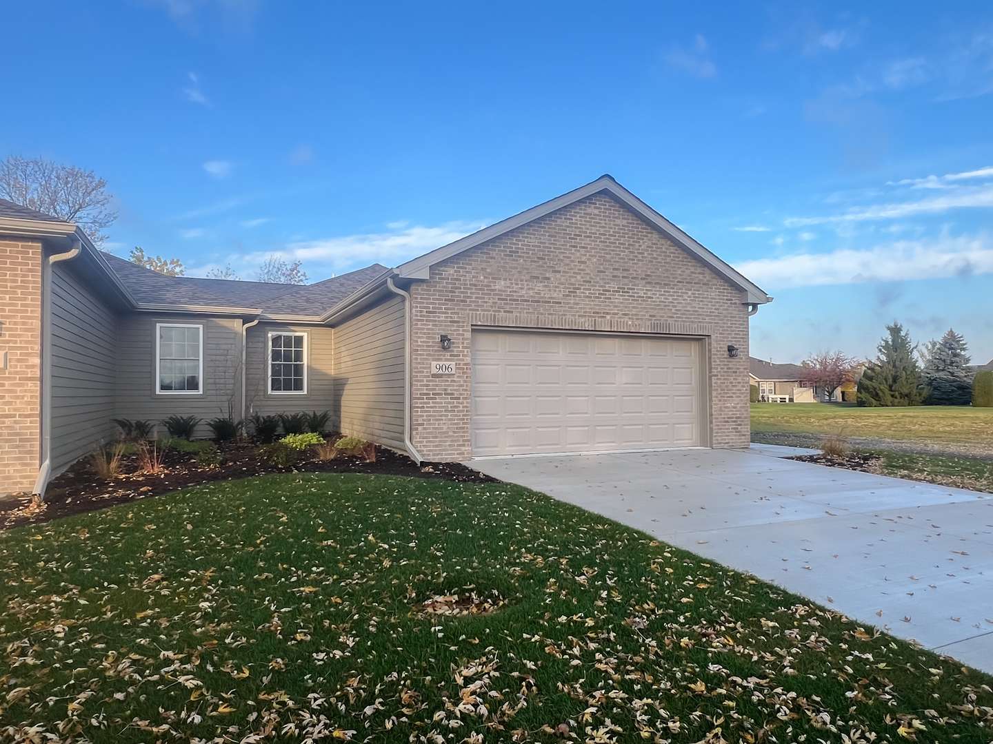 Beecher, IL 60401,906 Lange AVE