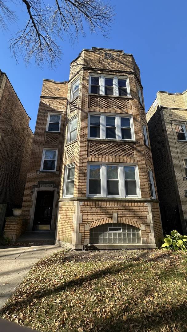 Chicago, IL 60625,5530 N ARTESIAN AVE #2