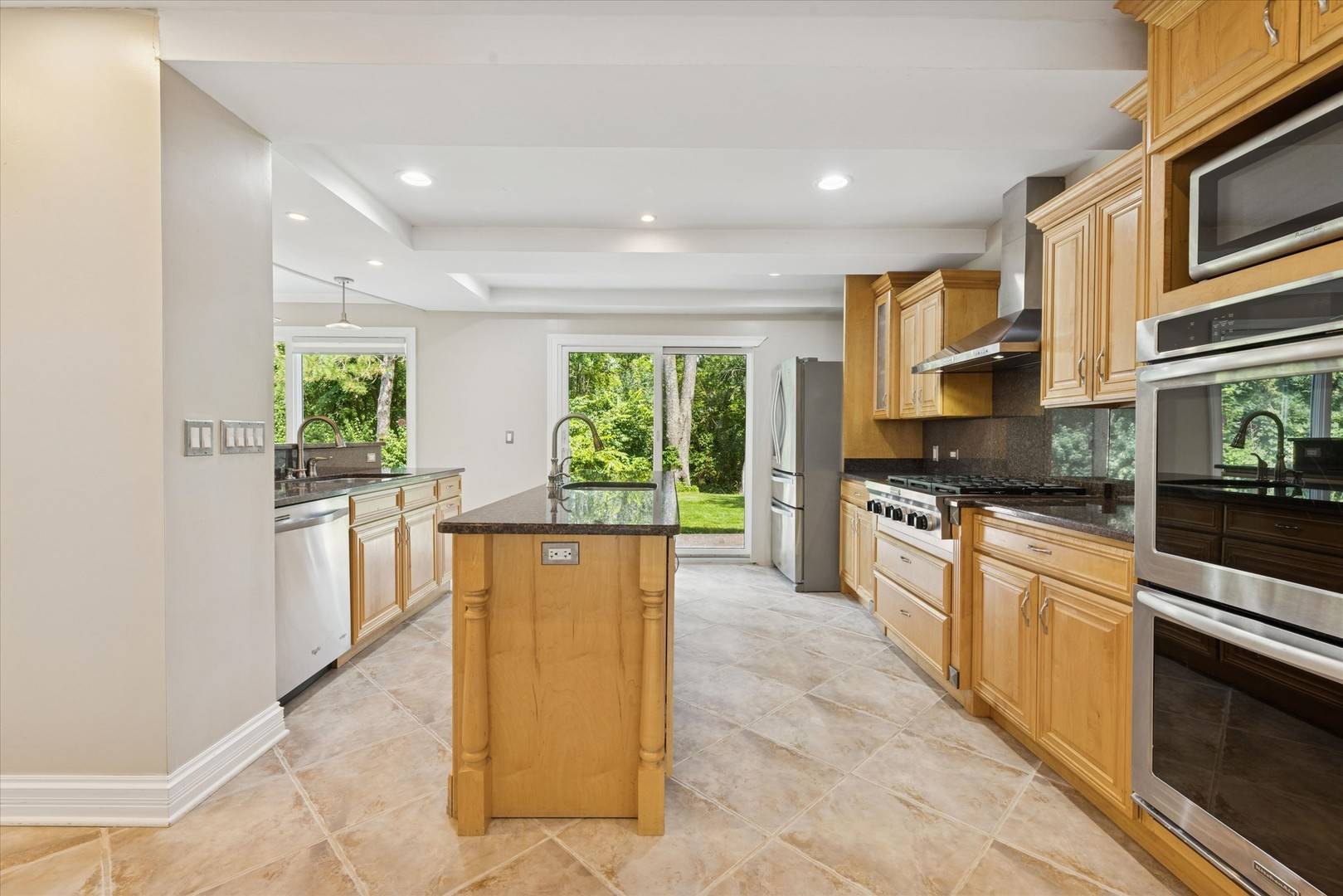 Downers Grove, IL 60515,1136 Barneswood DR