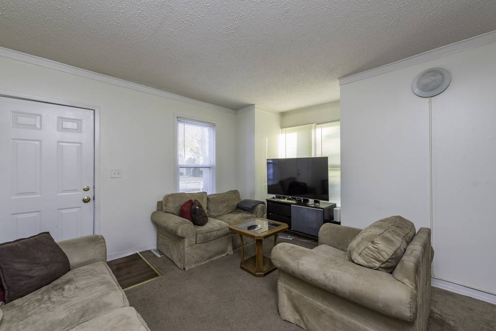 Zion, IL 60099,2406 Gilead AVE