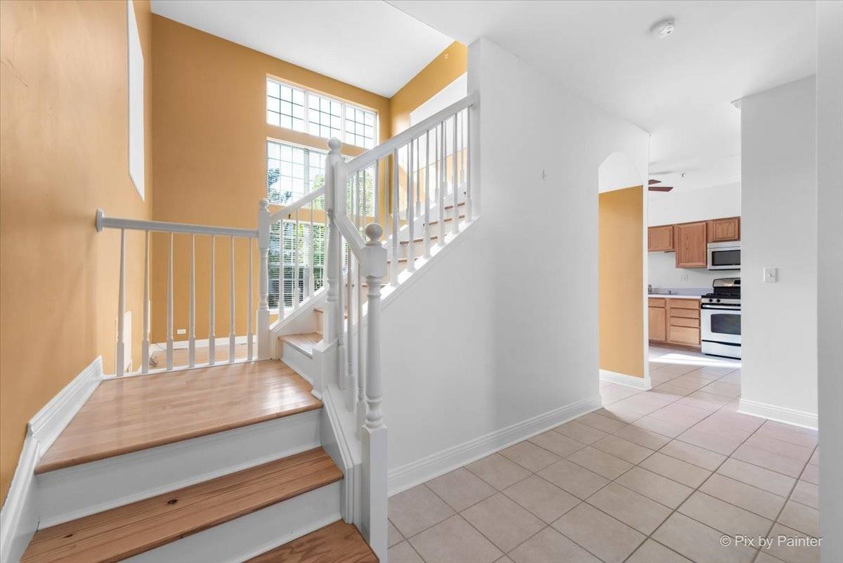 St. Charles, IL 60174,827 Riding LN #827