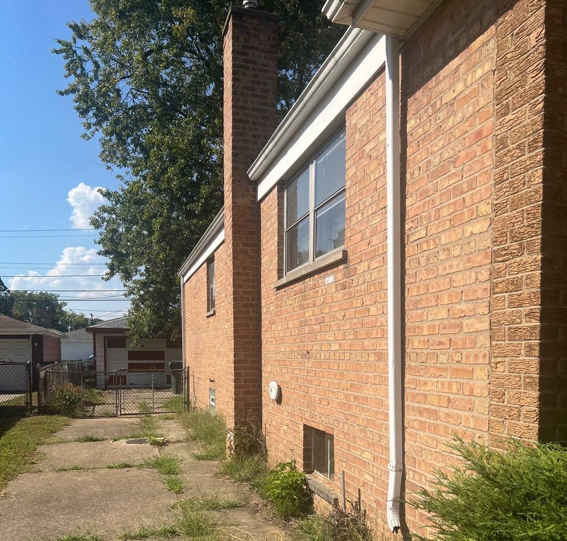 Dolton, IL 60419,14222 S Woodlawn AVE