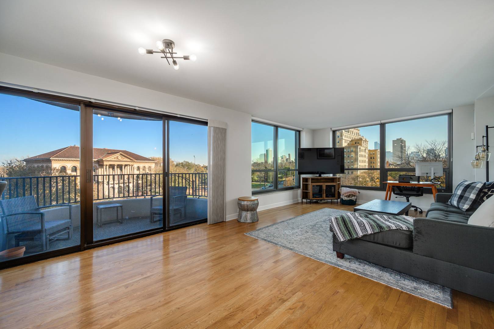 Chicago, IL 60614,2020 N Lincoln Park West ST #3G